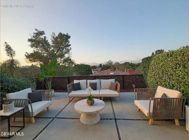 607 Valley Oak Lane, Newbury Park CA: https://media.crmls.org/mediaz/353772f7-6869-4b39-940c-850edd202551.jpg