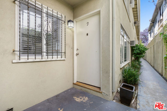 920 Westbourne Drive, West Hollywood CA: https://media.crmls.org/mediaz/3537d5c9-1a27-4bb7-9313-c0b72c898aff.jpg