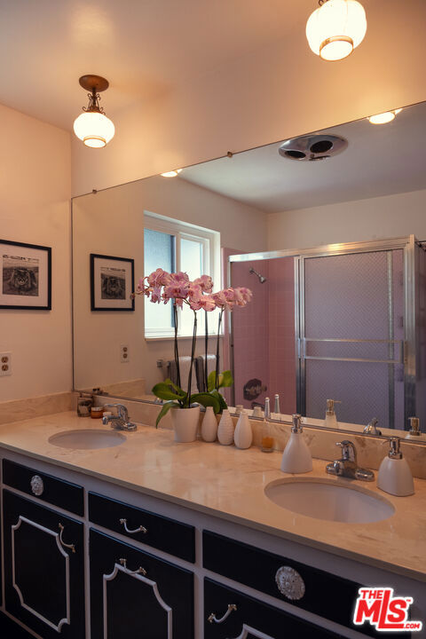 25166 Wheeler Road, Newhall CA: https://media.crmls.org/mediaz/353823db-b729-4074-b921-a22cb2cec3ee.jpg