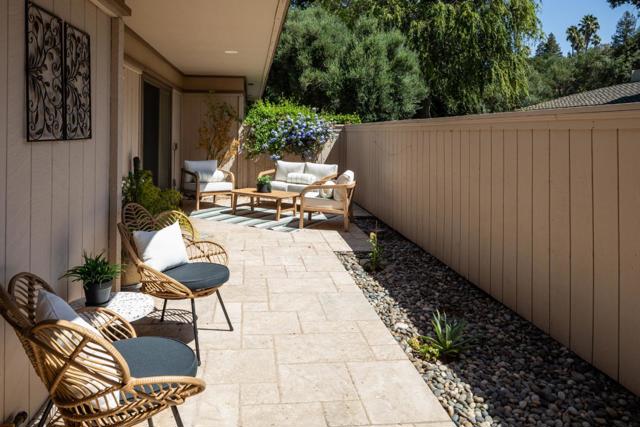4 Bay Tree Lane, Los Altos CA: https://media.crmls.org/mediaz/353825fc-79a1-4268-852b-d923c515bb8a.jpg