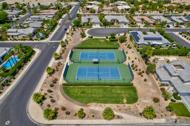 7 Chopin Court, Rancho Mirage CA: https://media.crmls.org/mediaz/35383a9d-85ba-4bd7-aad1-85c7e3942442.jpg