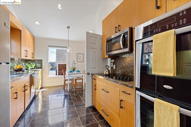 Image 12 of 32 For 4493 Montgomery St  6