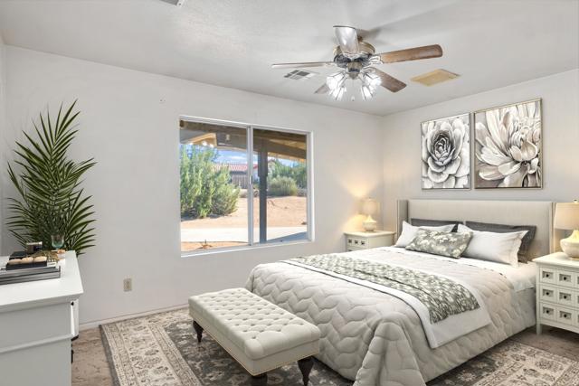 58697 Santa Barbara Drive, Yucca Valley CA: https://media.crmls.org/mediaz/3538fc36-e401-465b-8aa1-ab29d4a0b9a1.jpg