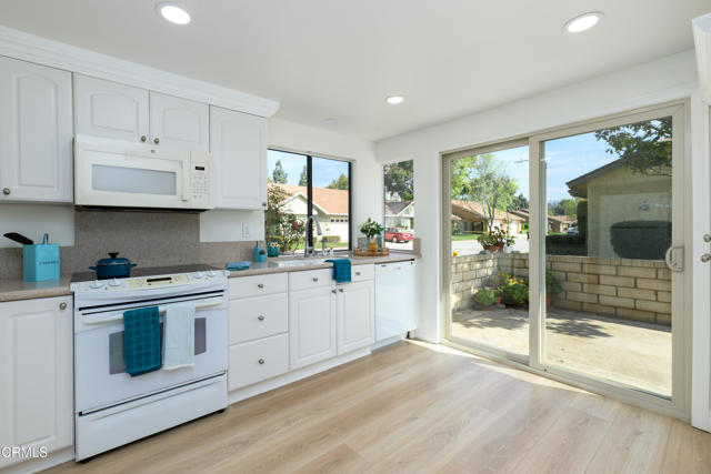 Detail Gallery Image 15 of 33 For 44112 Village 44, Camarillo,  CA 93012 - 2 Beds | 2 Baths