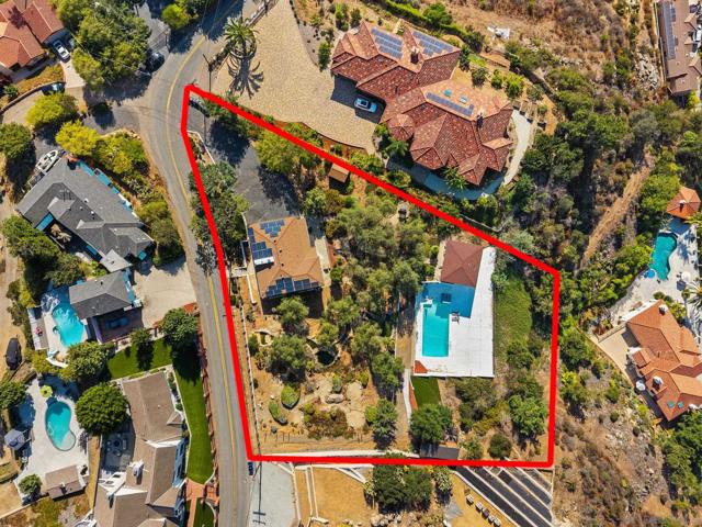 9586 Alto Dr, La Mesa CA: https://media.crmls.org/mediaz/353a39f7-a489-413b-8fc2-c7b483024b68.jpg