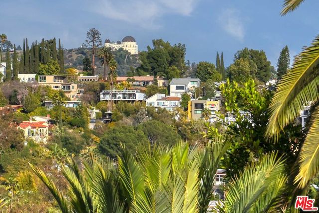 6749 Whitley Terrace, Los Angeles CA: https://media.crmls.org/mediaz/353a8f94-4ab0-4199-a681-16f9a7d6c96a.jpg