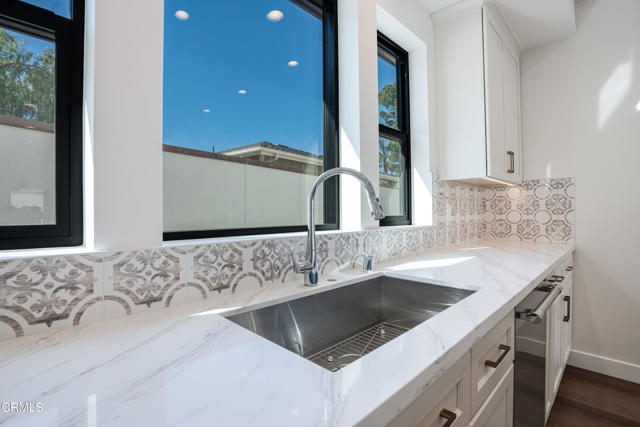 Detail Gallery Image 7 of 32 For 136 N Oakview Dr #101,  Thousand Oaks,  CA 91362 - 2 Beds | 2/1 Baths