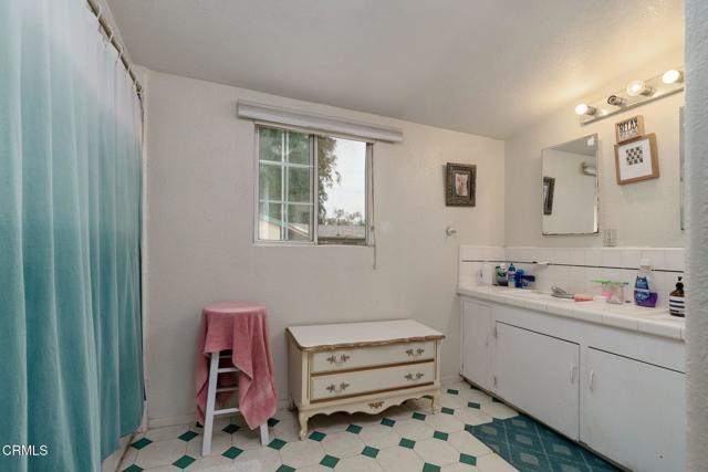 1151 Grant Line Street Street, Santa Paula CA: https://media.crmls.org/mediaz/353aa853-4aec-41bd-841d-b83025d4b309.jpg