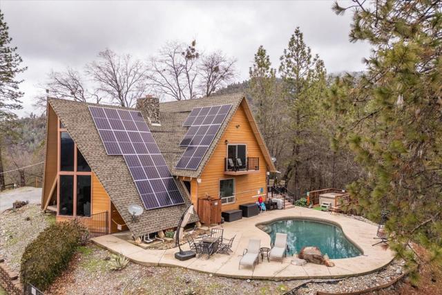 19754 Solus Campground Road, Lakehead CA: https://media.crmls.org/mediaz/353b1144-e2f3-4081-a72b-4052721d9fa0.jpg