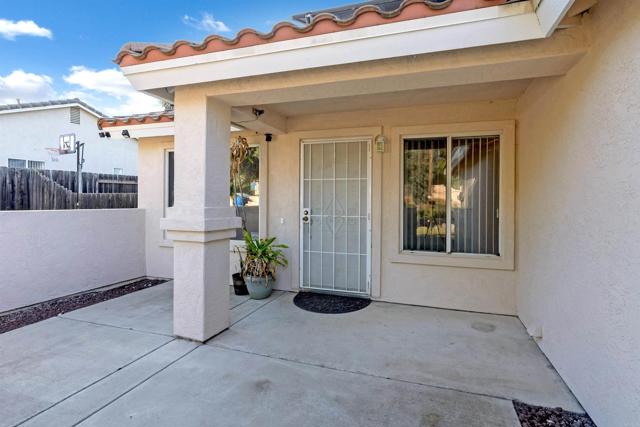 Detail Gallery Image 2 of 25 For 13170 Aurora Dr, El Cajon,  CA 92021 - 4 Beds | 2 Baths