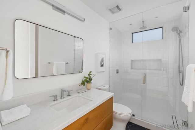 Image 17 of 43 For 744 Bonair St