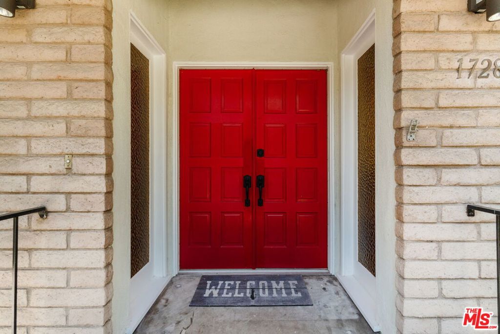 https://media.crmls.org/mediaz/353b7156-c54c-4b29-8ce7-453452e5b6ed.jpg?preset=X-Large