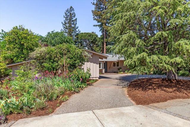 744 Los Altos Avenue, Los Altos CA: https://media.crmls.org/mediaz/353bdde0-4030-4b6b-aee2-edf12fa8de10.jpg