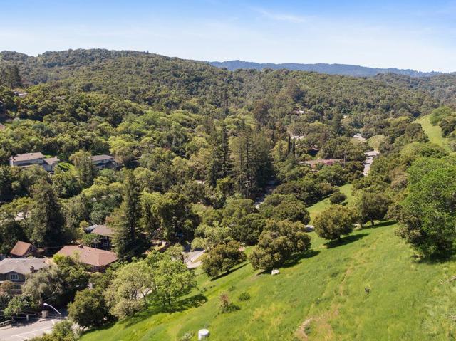 2085 Edgewood Road, Redwood City CA: https://media.crmls.org/mediaz/353c2e39-e278-4708-96c6-b958e5ca48f0.jpg