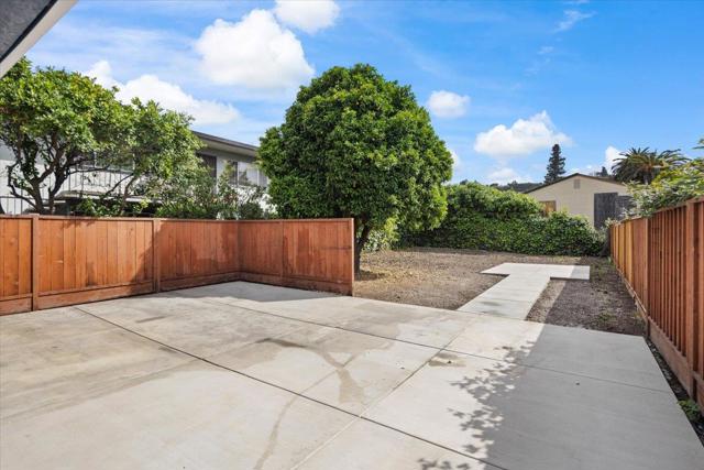 8850 Dowling Street, Oakland CA: https://media.crmls.org/mediaz/353cf84c-f0e4-44a9-8561-96adc99e4a37.jpg