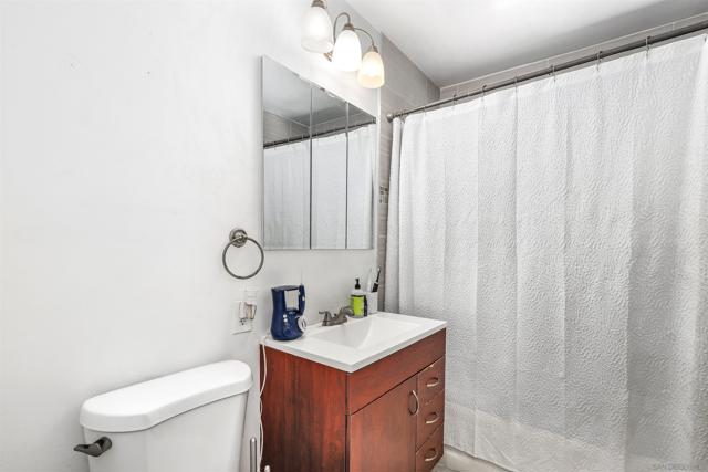 750 Fern St, Escondido CA: https://media.crmls.org/mediaz/353cfdeb-610f-4b31-ae3a-898310698528.jpg