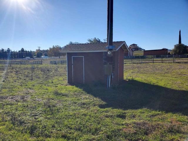 17910 Bluegrass Road, Ramona CA: https://media.crmls.org/mediaz/353d81af-727b-4c0b-bbee-4cdcd723ad16.jpg