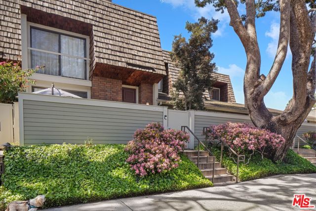 4329 Redwood Avenue, Marina del Rey CA: https://media.crmls.org/mediaz/353f8846-4d2e-4eb5-b601-29605318c5d0.jpg
