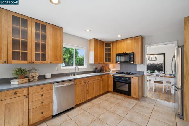 1786 Klier Drive, Concord CA: https://media.crmls.org/mediaz/35418821-858a-4c02-a024-081590196ac0.jpg