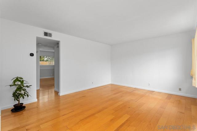 709 Sunflower St, Encinitas CA: https://media.crmls.org/mediaz/35425d57-2958-4f4a-9190-d6af751b69ca.jpg