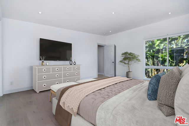 14892 Jadestone Drive, Sherman Oaks CA: https://media.crmls.org/mediaz/35427b8c-78c7-4182-9a26-72362d345d89.jpg