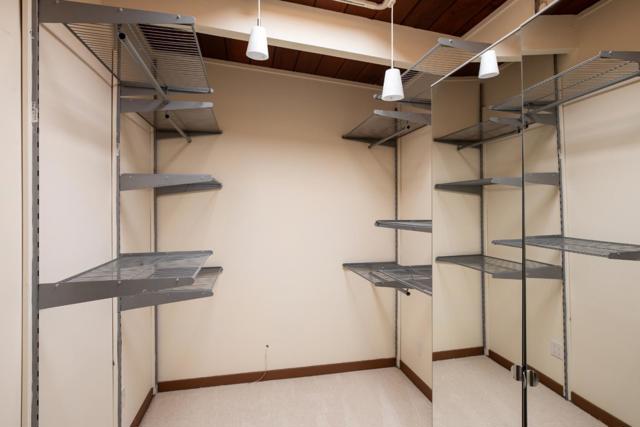 86 Roosevelt Circle, Palo Alto CA: https://media.crmls.org/mediaz/35430fb6-241b-4349-9d13-38cce51d04ff.jpg