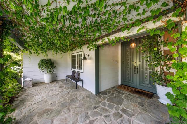 8590 Cliffridge Ave, La Jolla CA: https://media.crmls.org/mediaz/3543f7f7-4f27-495f-813e-820e597fb347.jpg