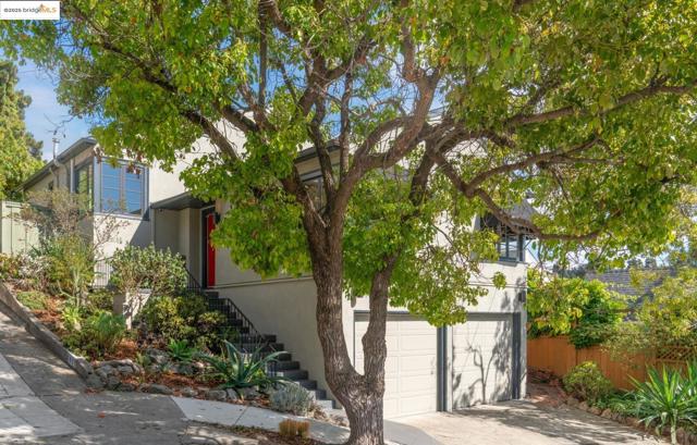 5968 Chabot Crest, Oakland CA: https://media.crmls.org/mediaz/35448092-a28d-47b8-91ba-ff0fe230fadf.jpg