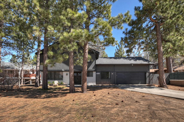 271 Bluebird Court, Big Bear CA: https://media.crmls.org/mediaz/3545415a-f5b9-4a93-a927-d3b246e8ab08.jpg