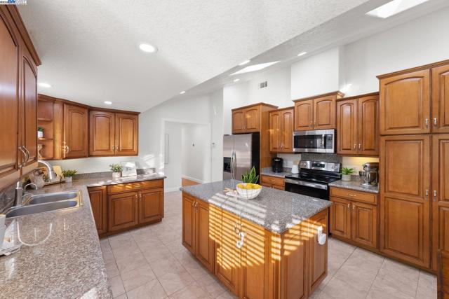 Image 8 of 29 For 4758 Mayfield Dr