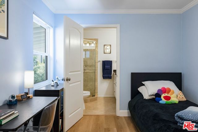 3551 S Bentley Avenue, Los Angeles CA: https://media.crmls.org/mediaz/3545c92b-39ab-4562-8ea3-1f2a3c101bd7.jpg