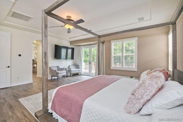 993 Hawthorne Creek Dr, Chula Vista CA: https://media.crmls.org/mediaz/354604a5-ded3-4742-be30-81c72808f807.jpg