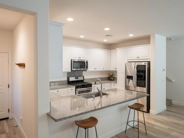 1904 Avenida Senecio, Chula Vista CA: https://media.crmls.org/mediaz/35461ab7-83a8-48f1-9856-bec4a19f83f0.jpg