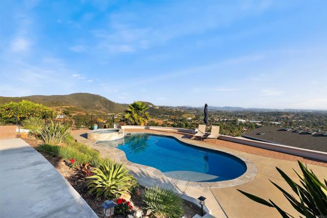 1966 Las Lomas, Vista CA: https://media.crmls.org/mediaz/354650cd-a871-4c27-850d-dcca48df1a05.jpg
