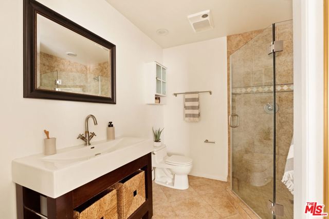 970 Palm Avenue, West Hollywood CA: https://media.crmls.org/mediaz/35472a4a-c989-4cdd-8fb1-81600e7ce8e0.jpg