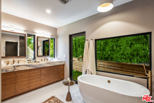 1633 Queens Road, Los Angeles CA: https://media.crmls.org/mediaz/3547be1c-d3e3-4765-b676-44db2febf014.jpg