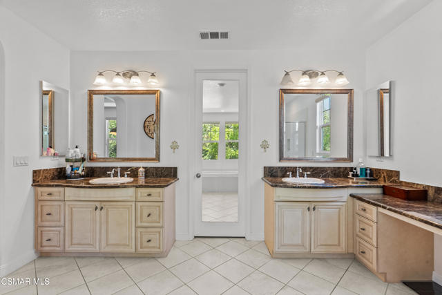1729 Bluesage Court, Simi Valley CA: https://media.crmls.org/mediaz/3547c4b7-461a-4537-a827-72ca259a7115.jpg