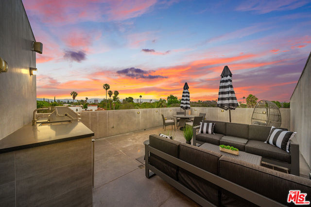 1903 S Bedford Street, Los Angeles CA: https://media.crmls.org/mediaz/354809da-638b-462b-8ce1-7bdfa34a5a12.jpg