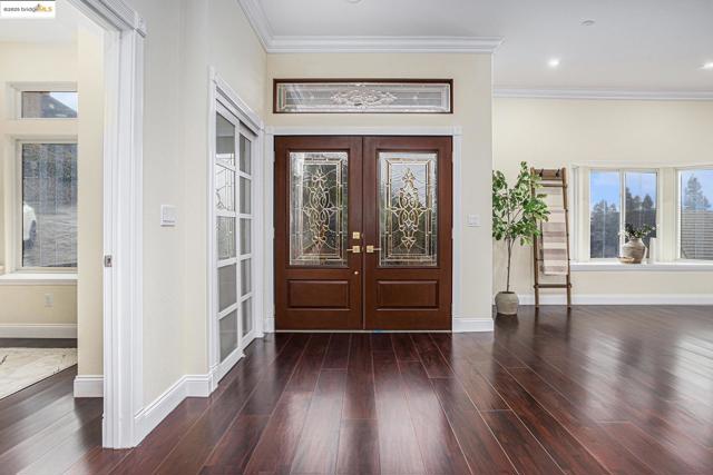130 Arbor View Ln, Lafayette CA: https://media.crmls.org/mediaz/35481330-637c-41e2-bde4-038ee70b5ca6.jpg
