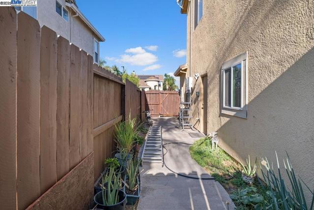 907 MAGGIORE LANE, Manteca CA: https://media.crmls.org/mediaz/35481ee2-bd05-4d8a-9f30-66f7a6d69ff8.jpg