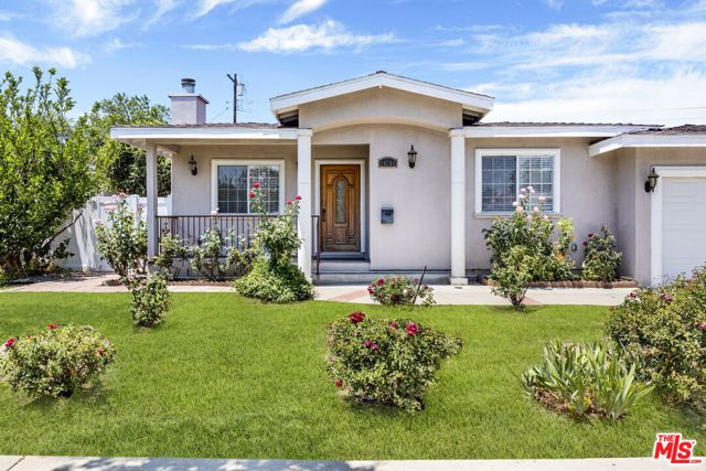 10109 Gloria Avenue, North Hills CA: https://media.crmls.org/mediaz/354823a4-2c70-4707-9a3d-6f153217be98.jpg