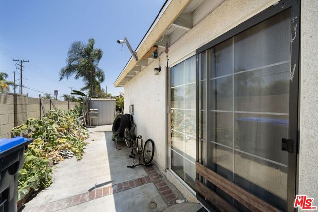 700 S Plymouth Place, Anaheim CA: https://media.crmls.org/mediaz/35482852-be14-40be-902a-11ca3aa04768.jpg