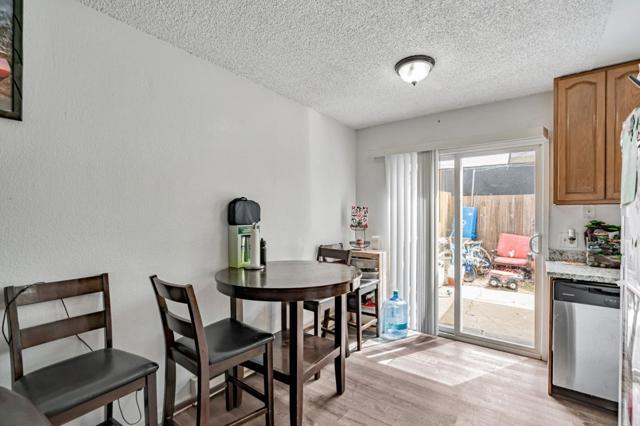 2560 Kenton Court, Santa Rosa CA: https://media.crmls.org/mediaz/3548620e-9725-4e35-a442-6577cbac1644.jpg