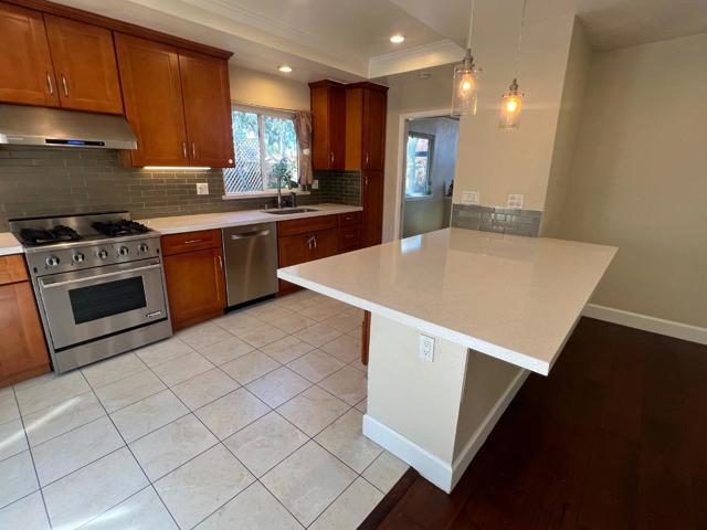 2975 Fahrner Court, San Jose CA: https://media.crmls.org/mediaz/354869d3-4c2d-44be-b8d3-33bd2676bc4b.jpg