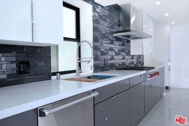 12112 Woodley Avenue, Granada Hills CA: https://media.crmls.org/mediaz/354885e7-699d-46a0-b428-df1aa7d5f6d0.jpg