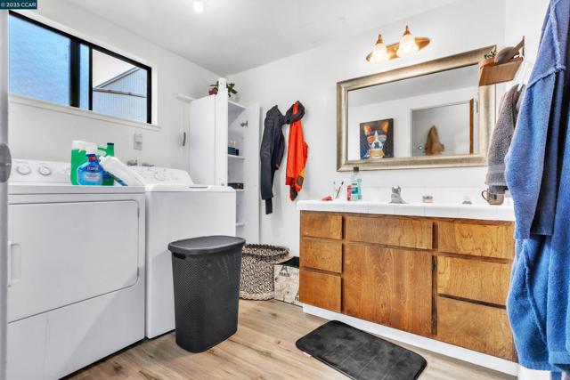 138 Farallon Ct, Aptos CA: https://media.crmls.org/mediaz/354897dc-6331-477c-8068-c085fcc44160.jpg