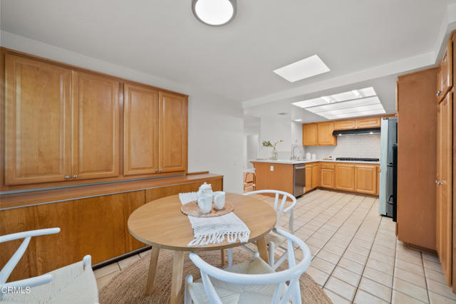 Detail Gallery Image 8 of 52 For 3807 Olivo Ct, Camarillo,  CA 93010 - 5 Beds | 3/1 Baths