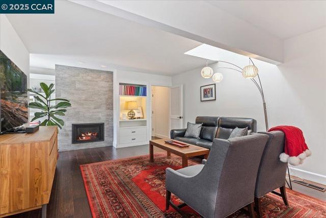 5 Doral Dr, Moraga CA: https://media.crmls.org/mediaz/3549094d-71cb-4b57-9057-0442032c7e8f.jpg