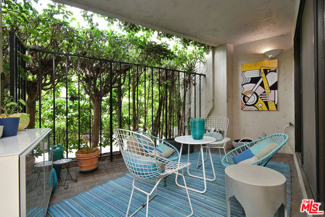 11687 Bellagio Road, Los Angeles CA: https://media.crmls.org/mediaz/35495b38-8a32-4c3a-af63-0d741aaf3a92.jpg