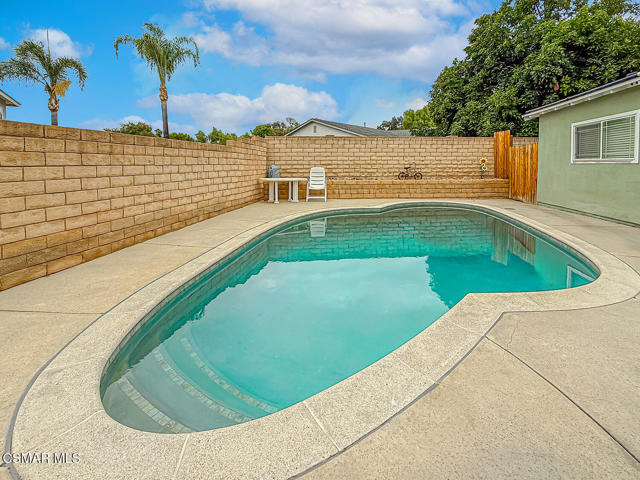 2439 N Lita Place, Simi Valley CA: https://media.crmls.org/mediaz/35499f59-36c6-4dce-9867-07e20f365eb3.jpg